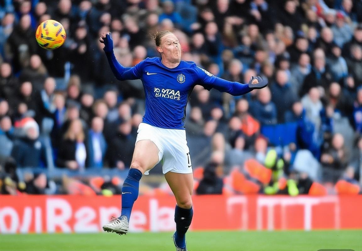 范戴克成长之路：从荷兰新星到世界最佳后卫的传奇旅程