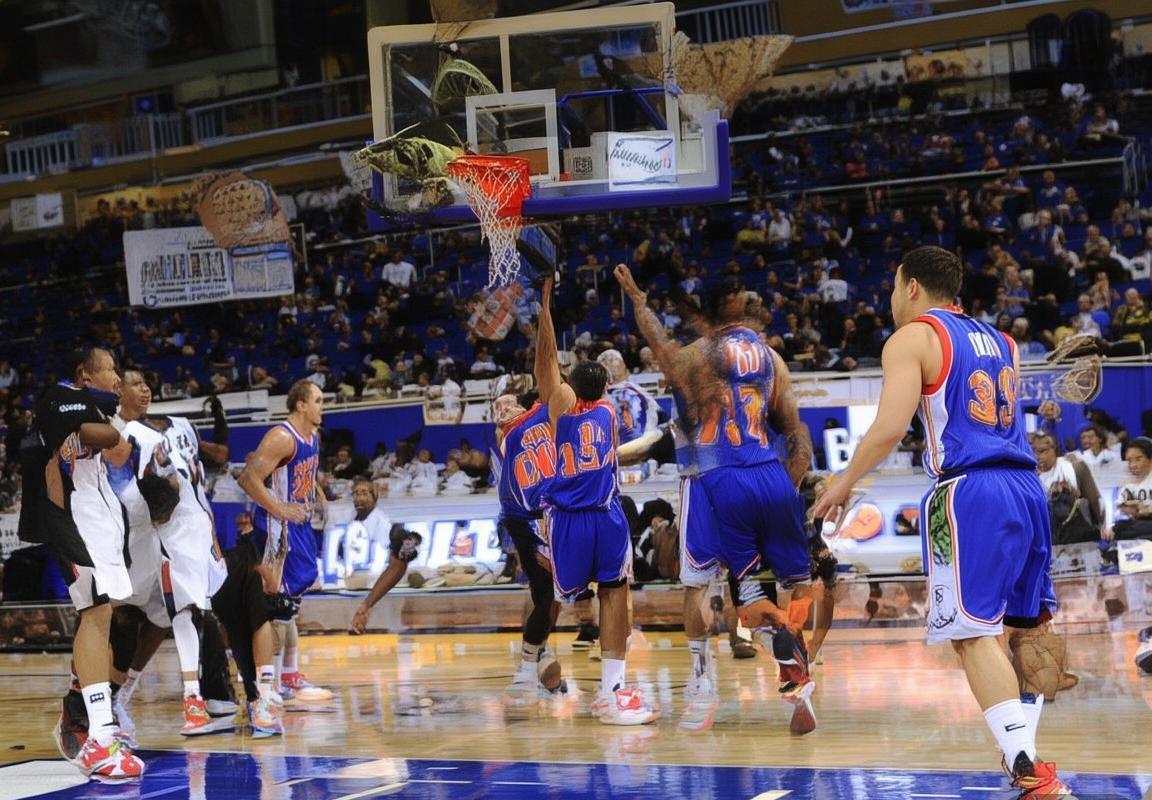 乔丹与巴克利巅峰对决：公牛76人季后赛激战纪实(图5)